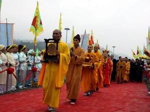 Ouverture de la fête du printemps de Yên Tu 